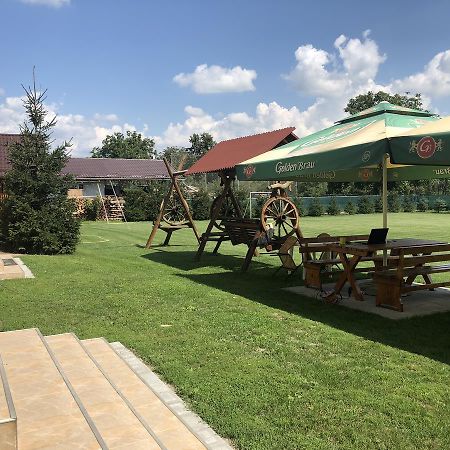 Gyongyvirag Panzio Bed & Breakfast Turia Екстериор снимка