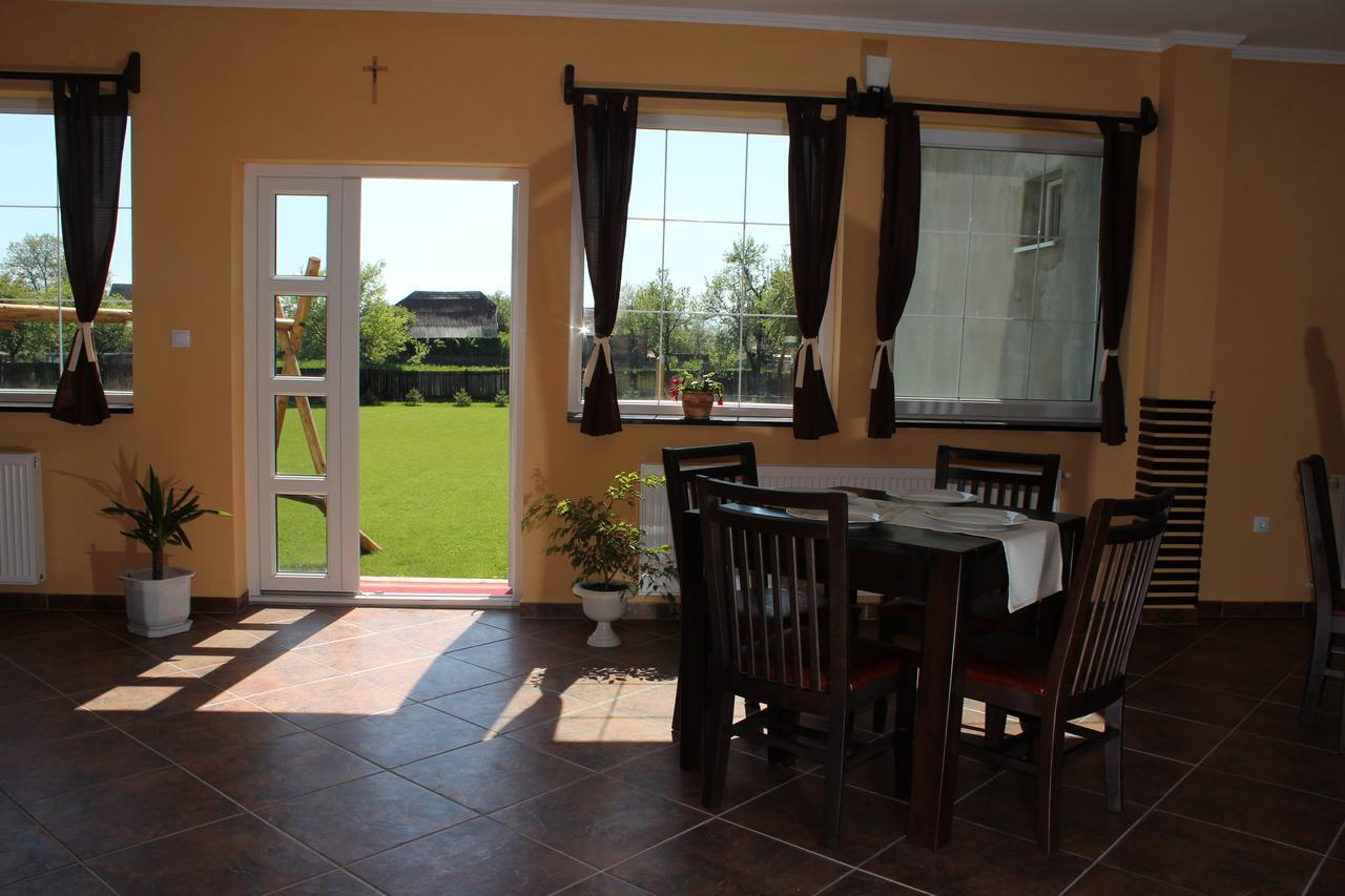Gyongyvirag Panzio Bed & Breakfast Turia Екстериор снимка